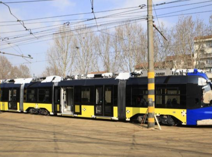 Arrivato a Torino, questa mattina, il primo dei 30 nuovi tram per una mobilità più confortevole